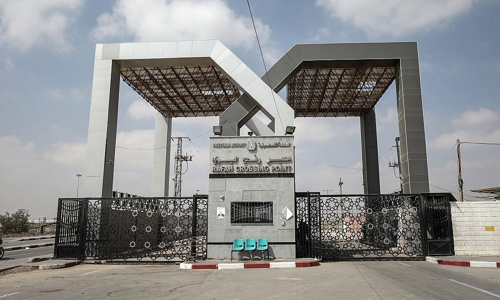 رئيس لجنة إدارة غزة يعلن أن معبر رفح سيُفتح الأسبوع المقبل “بالاتجاهين”