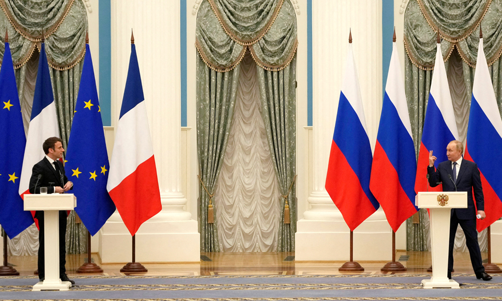 ماكرون: استئناف الحوار مع بوتين “قيد الإعداد”