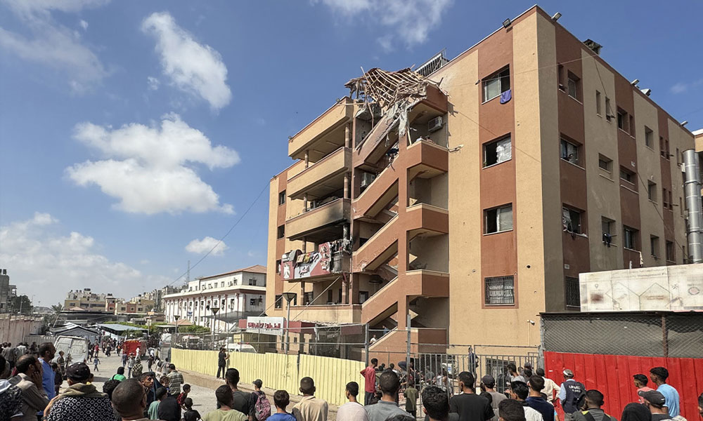 الدفاع المدني في غزة: 15 شهيدا بينهم أربعة صحافيين في ضربتين على مستشفى ناصر في خان يونس