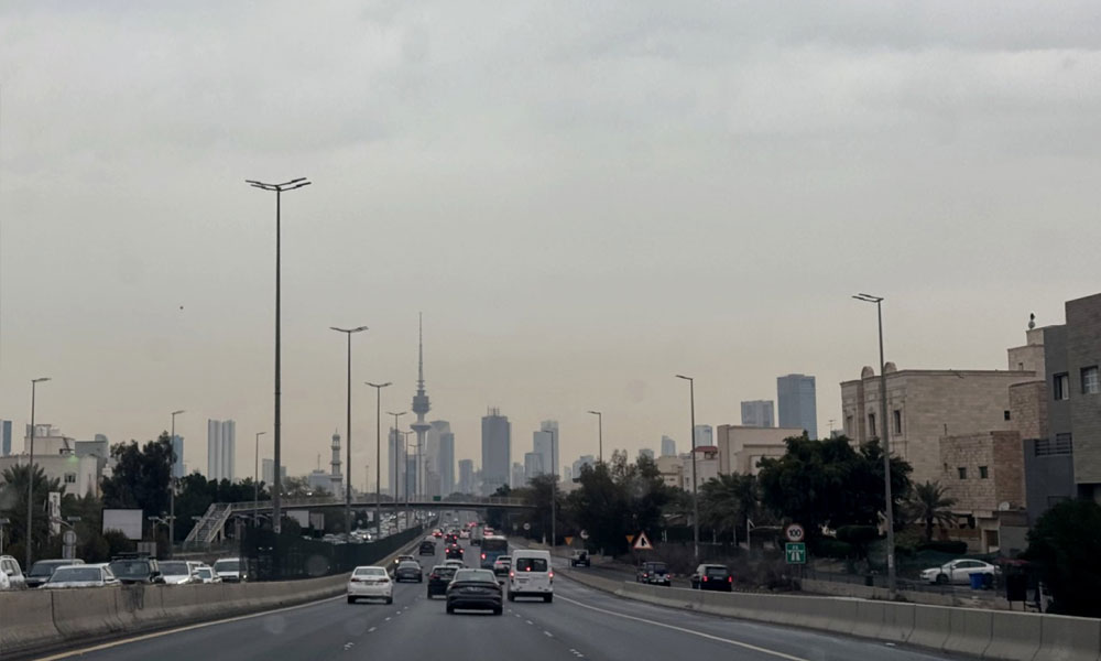 الأرصاد الجوية: طقس البلاد حار ورطب مع فرص لأمطار متفرقة وتكون الضباب حتى صباح غد