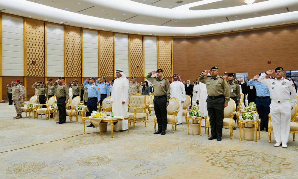 وزير الدفاع يشهد إجراءات القرعة العلنية لاختيار الطلبة الضباط للدفعة 1 من حملة الشهادة الجامعية للعنصر النسائي