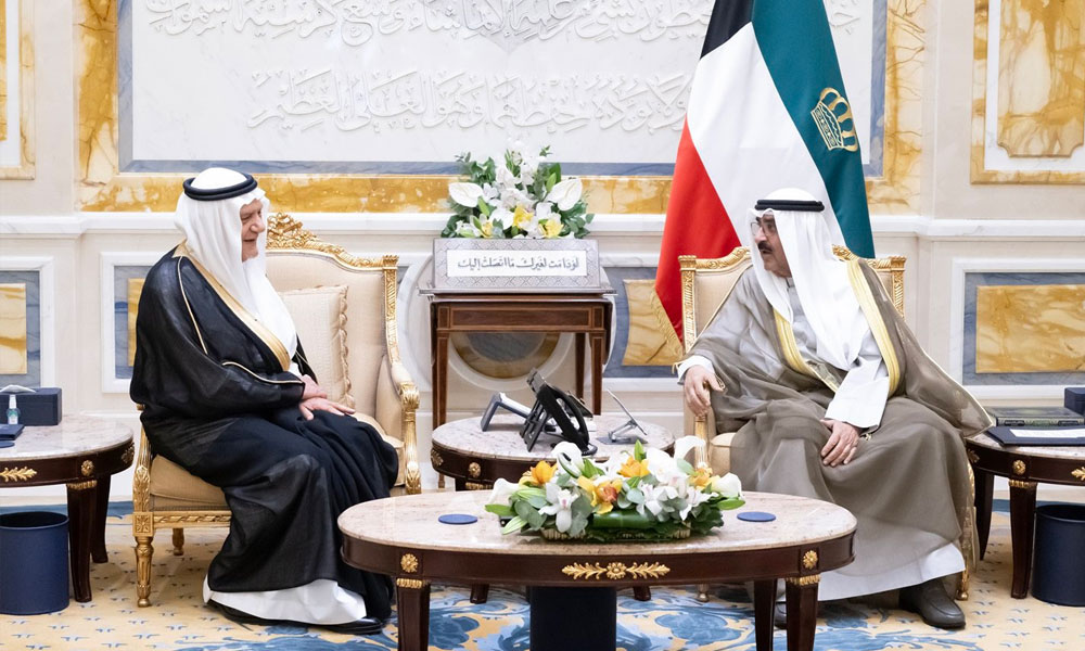 سمو أمير البلاد يستقبل رئيس وأعضاء مجلس أمناء مركز أكسفورد للدراسات الإسلامية