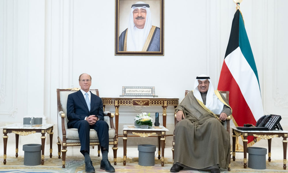 سمو ولي العهد يستقبل رئيس مجلس الإدارة والرئيس التنفيذي لشركة بلاك روك