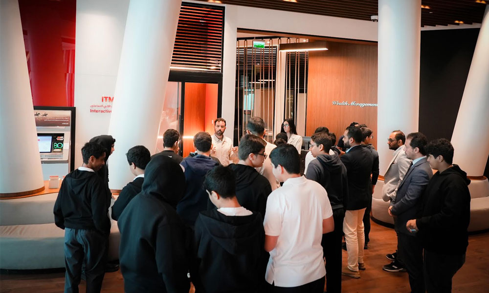 بنك الخليج يستقبل طلاب مركز تقويم وتعليم الطفل