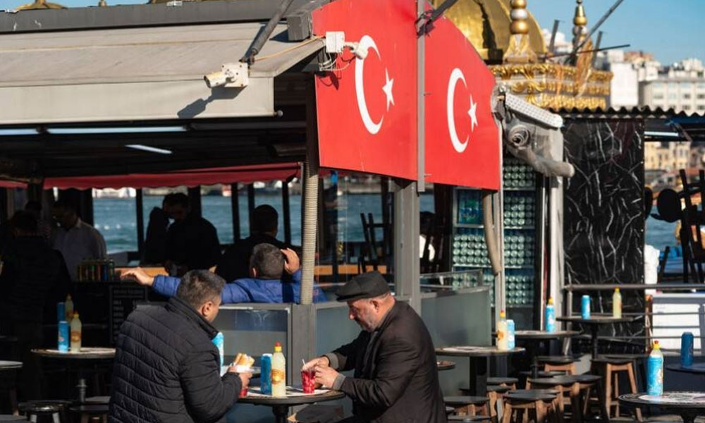 إخلاء فندق في اسطنبول بعد وفاة ثلاثة سياح جراء ما يشتبه بأنه تسمّم