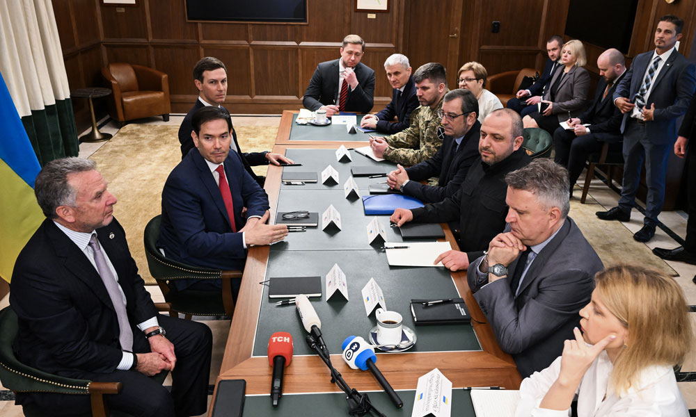 انطلاق المحادثات الأميركية-الأوكرانية في فلوريدا لبحث خطة إنهاء الحرب