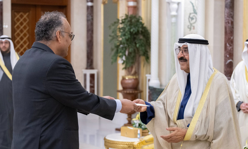 سمو أمير البلاد يتسلم أوراق اعتماد عدد من السفراء لدى البلاد 