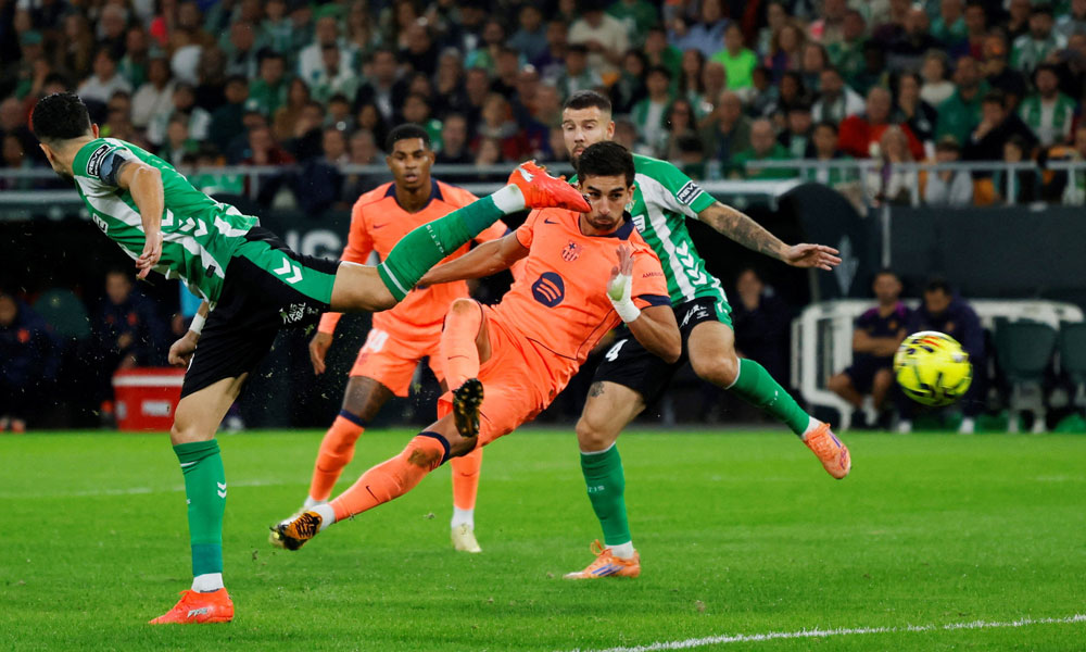 الدوري الإسباني: توريس يقود برشلونة للابتعاد في الصدارة بهاتريك في مرمى بيتيس