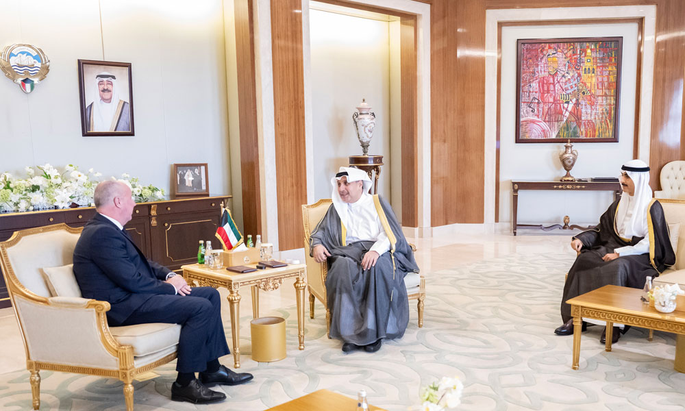 وزير شؤون الديوان الأميري ورئيس ديوان سمو ولي العهد يستقبلان سفيري هنغاريا وإيران