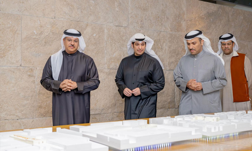 وزير الإعلام يشيد بالتعاون الثنائي مع البحرين ويؤكد أهمية استمرار الزيارات المشتركة