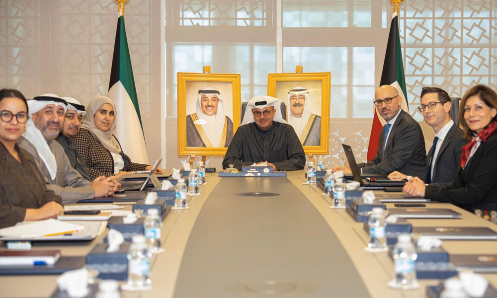 وزير المالية يبحث مع رئيس بعثة صندوق النقد الدولي لدولة الكويت أوجه التعاون المشترك. في مجالات إصلاح الإيرادات غير النفطية وتوجيه الدعم لمستحقيه والضريبة الانتقائية واستدامة المالية العامة 