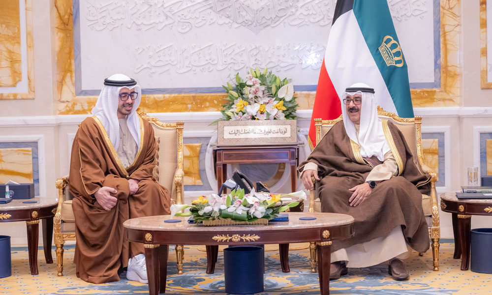 سمو أمير البلاد يستقبل نائب رئيس مجلس الوزراء وزير الخارجية الإماراتي