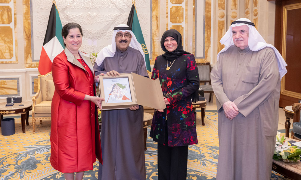 سمو أمير البلاد يستقبل الشيخة انتصار سالم العلي الصباح