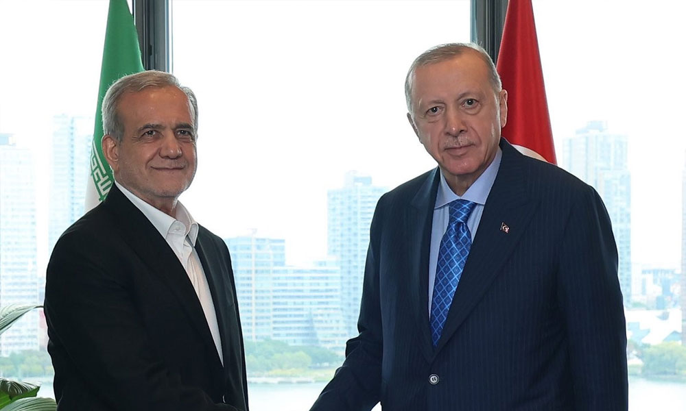 أردوغان يبلغ بزشكيان استعداد بلاده للمساعدة في خفض التصعيد بين واشنطن وطهران