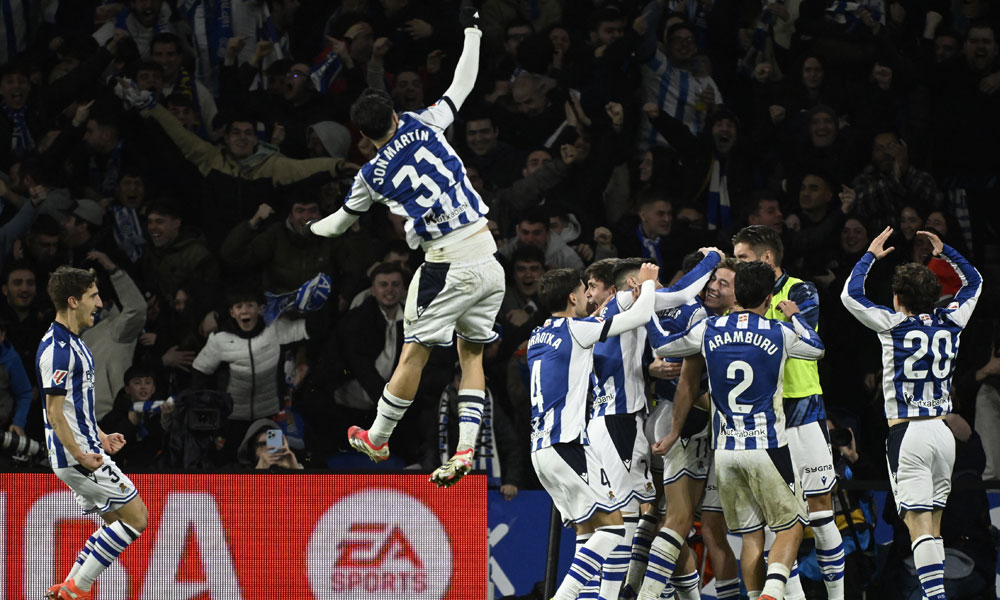 الدوري الإسباني: سوسييداد يُسقط برشلونة ويسدي خدمة لريال مدريد