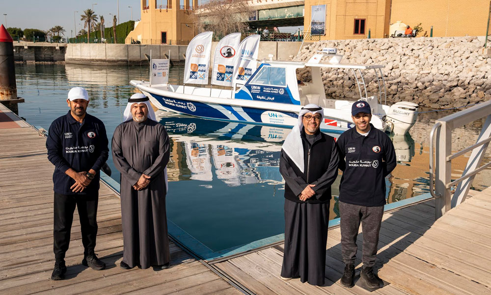بورصة الكويت تدشّن “قارب البورصة” الثاني دعماً لحماية البيئة البحرية في جون الكويت