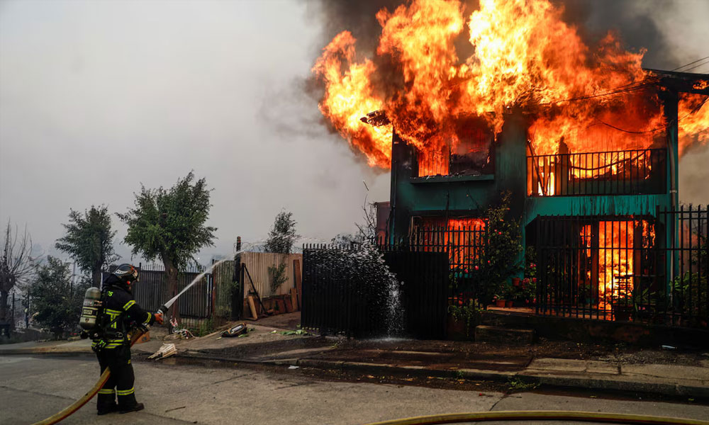 19 قتيلا جراء الحرائق في تشيلي وحظر التجول في المناطق المتضررة