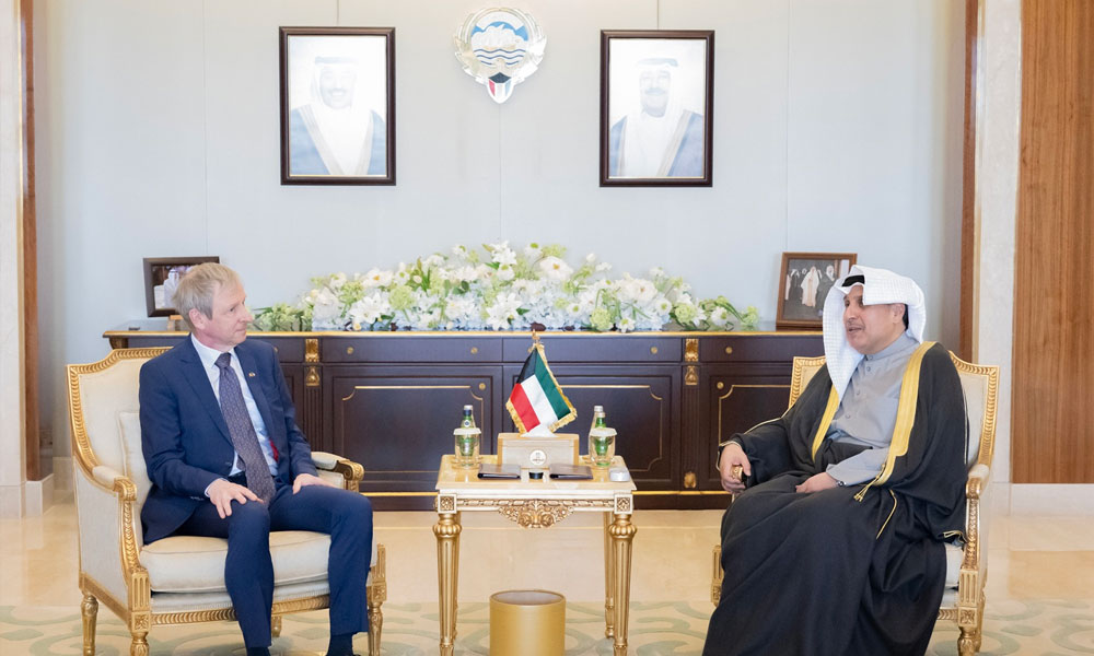 وزير شؤون الديوان الأميري ورئيس ديوان سمو ولي العهد يستقبلان سفيري بلجيكا وكندا