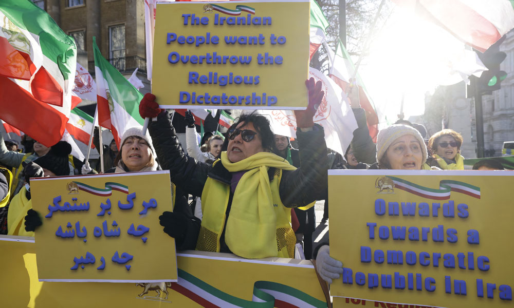 مقتل أحد عناصر الحرس الثوري خلال تظاهرات في غرب إيران