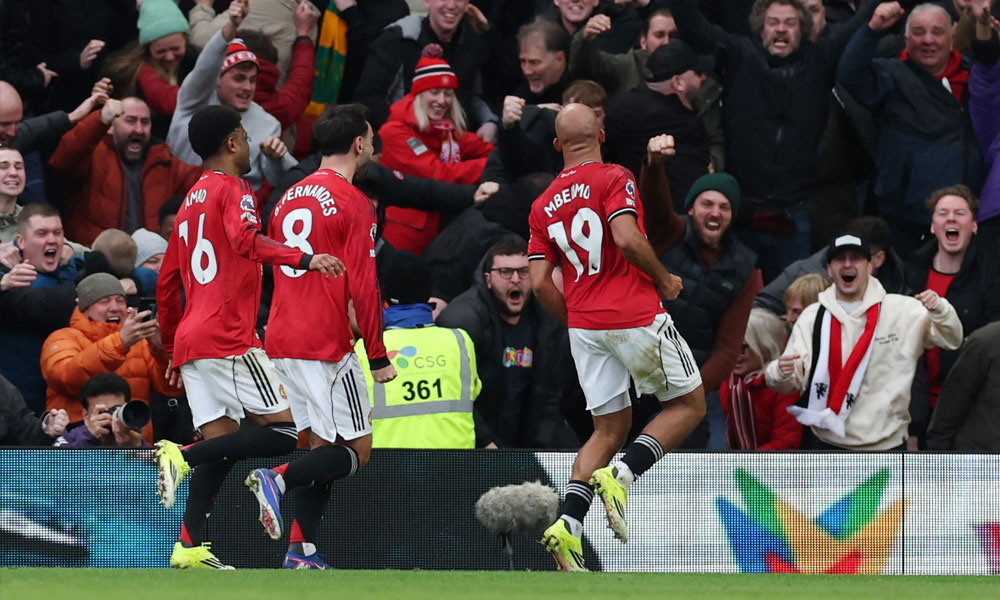 الدوري الإنكليزي: مانشستر يونايتد يفوز على مانشستر سيتي 2-0 في المباراة الأولى لكاريك