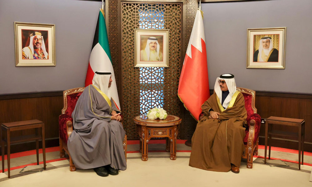 وزير الخارجية الكويتي يلتقي وزير الداخلية بمملكة البحرين