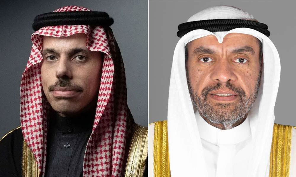 وزير الخارجية يستعرض العلاقات الثنائية في اتصال مع نظيره السعودي
