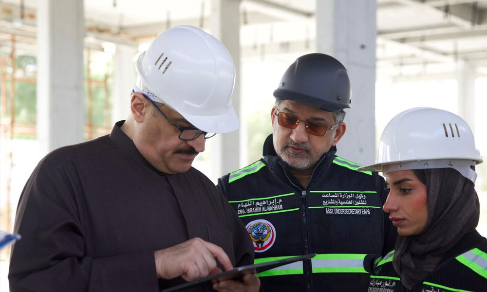 وزير الصحة يتفقد مشروع إنشاء مركز الخيران الصحي