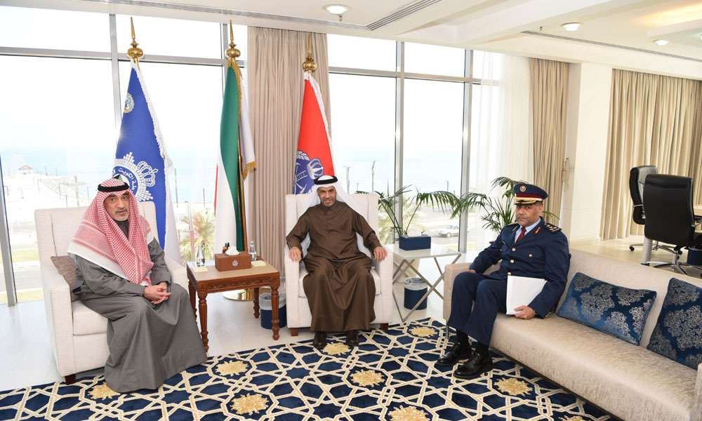 النائب الأول ووزير الداخلية يبحث مع السفير القطري لدى البلاد تعزيز التعاون الثنائي