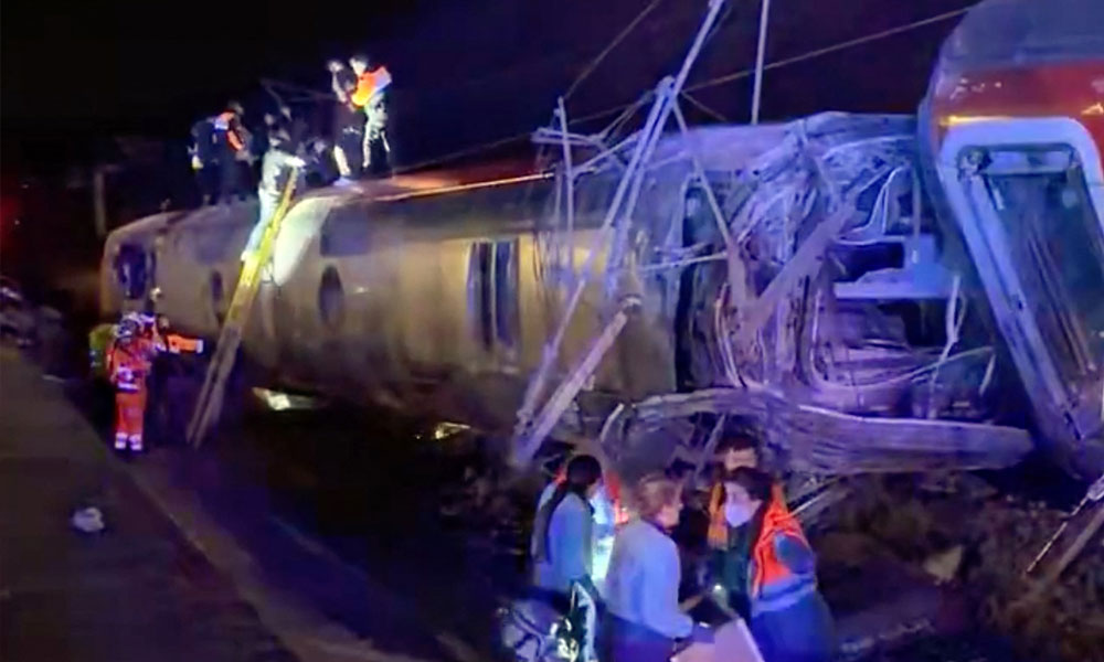 ارتفاع حصيلة تصادم القطارين في إسبانيا إلى 39 قتيلا