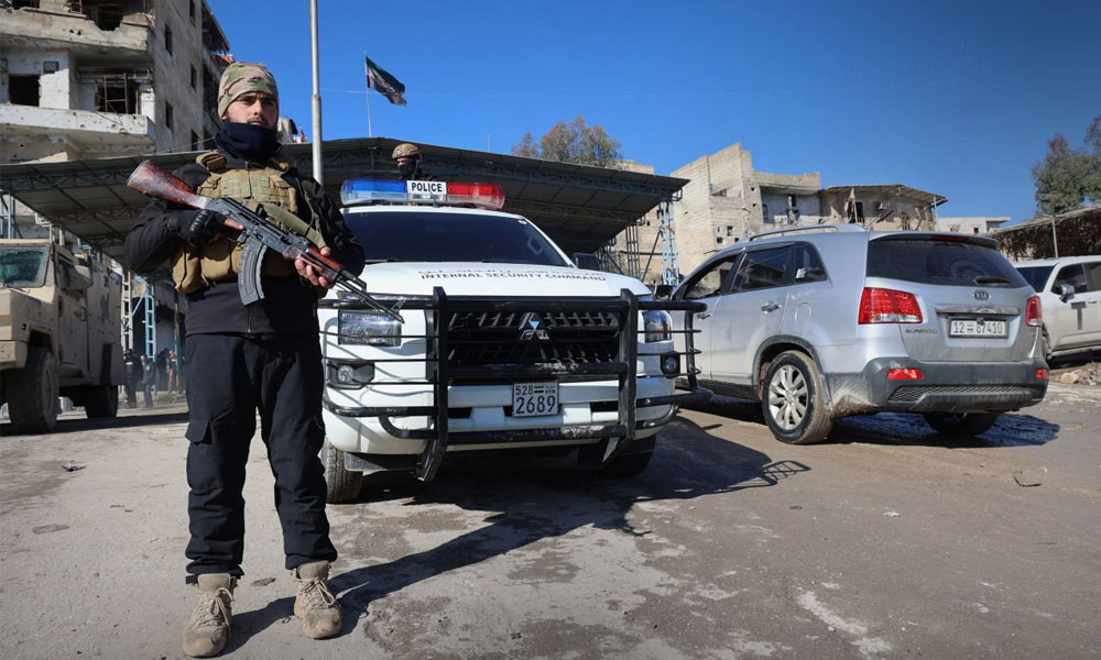 الجيش السوري يعلن وقف العمليات العسكرية في الشيخ مقصود في حلب. سيتم ترحيل مسلحي "قسد" باتجاه مدينة الطبقة التابعة للإدارة الذاتية الكردية بشمال شرق سوريا. الجيش سيسلم جميع المرافق الصحية والحكومية إلى مؤسسات الدولة وينسحب تدريجيا من شوارع الشيخ مقصود 