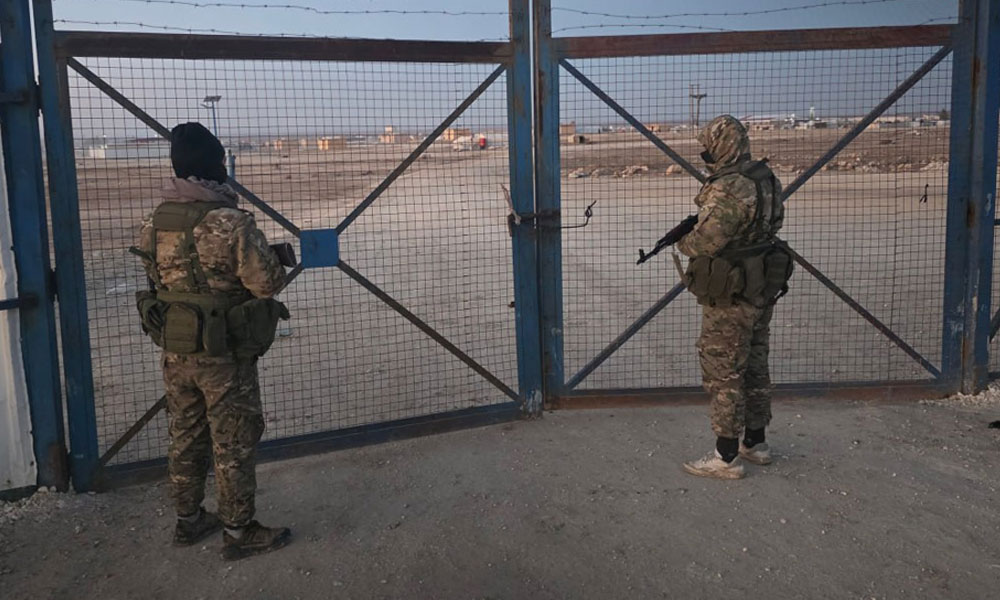 قوات الأمن السورية تدخل مخيم الهول بعد انسحاب القوات الكردية