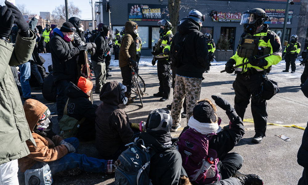 ترامب يتهم رئيس بلدية مينيابوليس وحاكم الولاية بـ”التحريض على التمرد”
