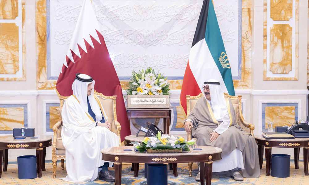 سمو أمير البلاد يستقبل رئيس مجلس الوزراء وزير الخارجية القطري بمناسبة زيارته الرسمية للكويت