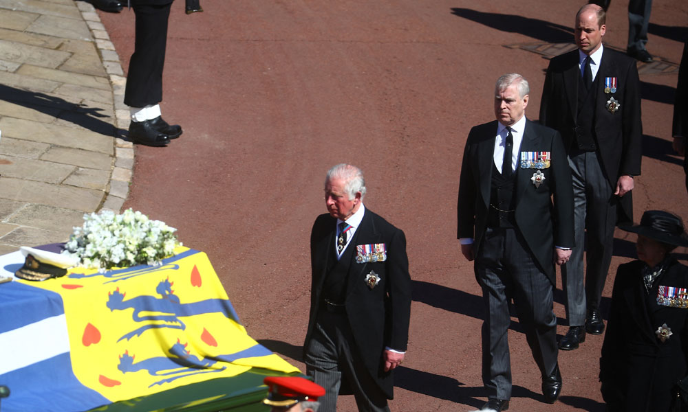 الملك تشارلز يعتبر أن “العدالة يجب أن تأخذ مجراها” على خلفية توقيف شقيقه أندرو