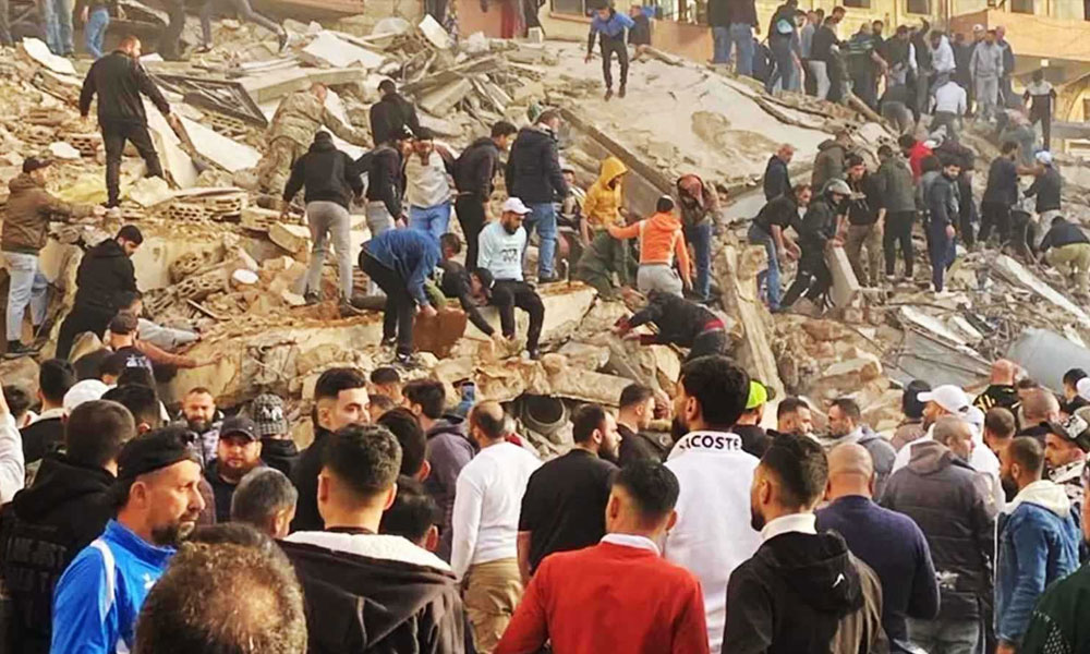 مقتل 5 أشخاص في انهيار مبنى بطرابلس في شمال لبنان