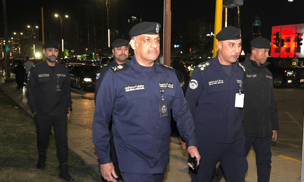 وكيل وزارة الداخلية يتفقد عددا من النقاط الأمنية ومواقع الانتشار في ثاني أيام الاحتفالات الوطنية