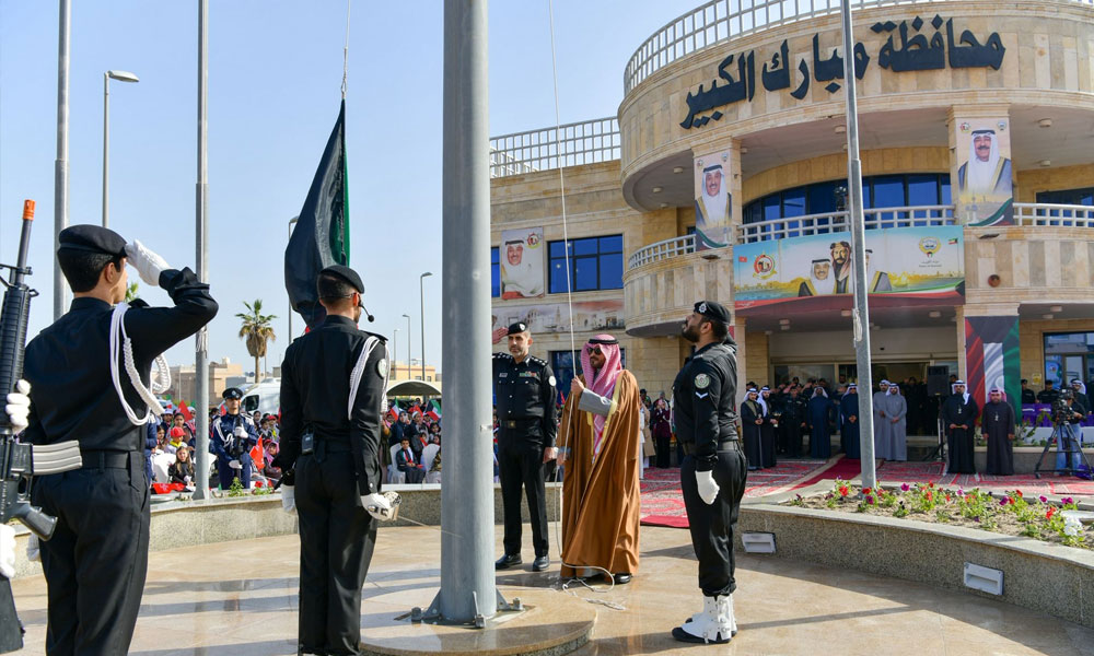محافظ مبارك الكبير: مراسم رفع العلم للاحتفالات الوطنية ترسخ قيم الوحدة الوطنية والولاء