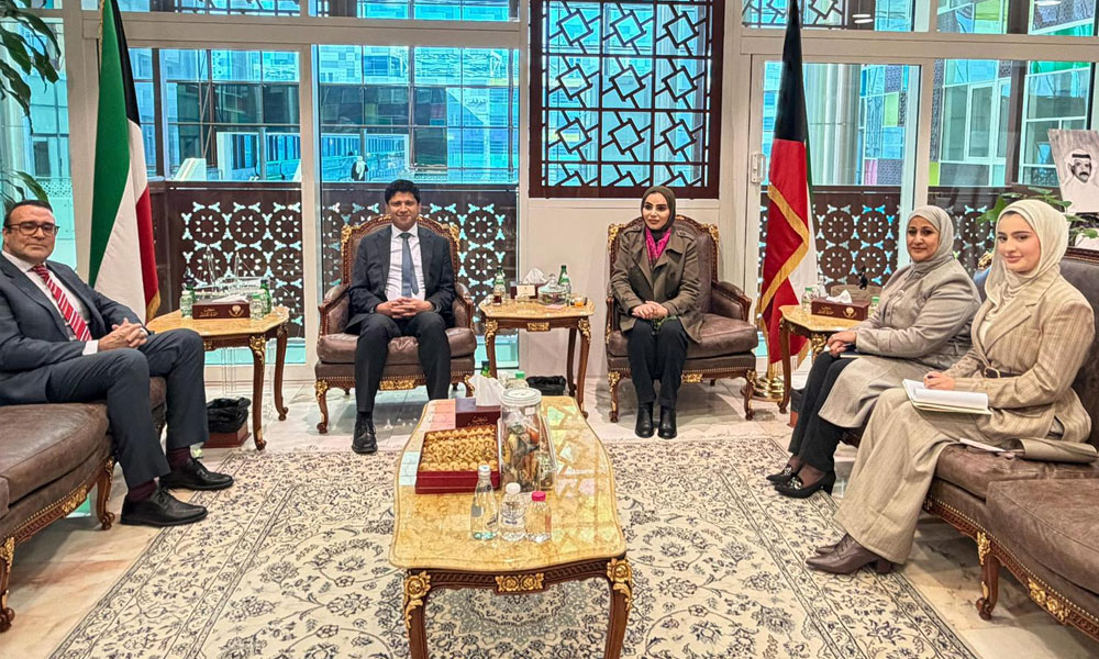 وزيرة الشؤون تبحث مع سفيري بريطانيا وكندا لدى البلاد تعزيز التعاون في مجالات الرعاية الاجتماعية