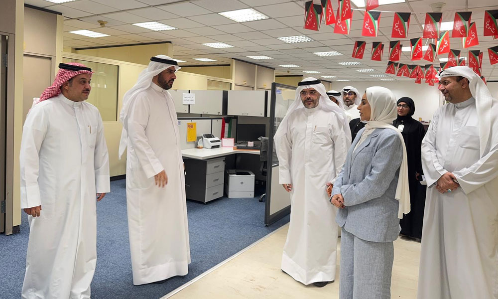 وزيرة الشؤون تتفقد إدارات الوزارة للاطلاع على سير العمل وتهنئة الموظفين بحلول شهر رمضان