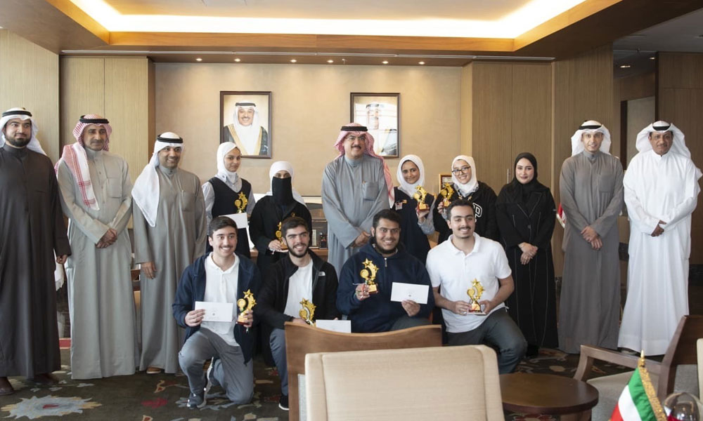 وزير التربية يكرم الفائزين بكأس صاحب السمو أمير البلاد ضمن برنامج “مع الطلبة”