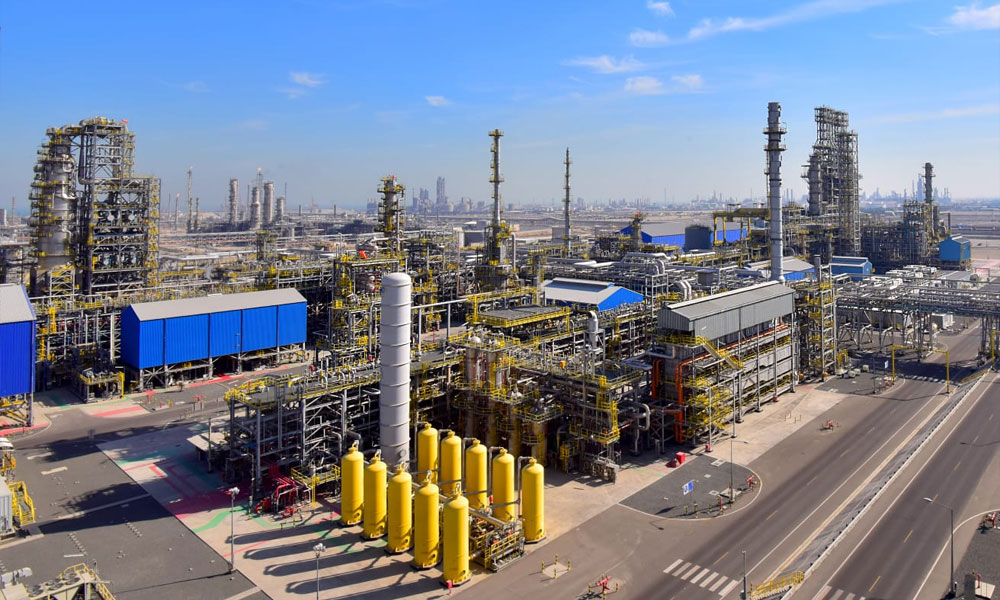 مؤسسة البترول: حريق في بعض وحدات مصفاة الأحمدي نتيجة هجمات عدائية بطائرات مسيرة ولا إصابات