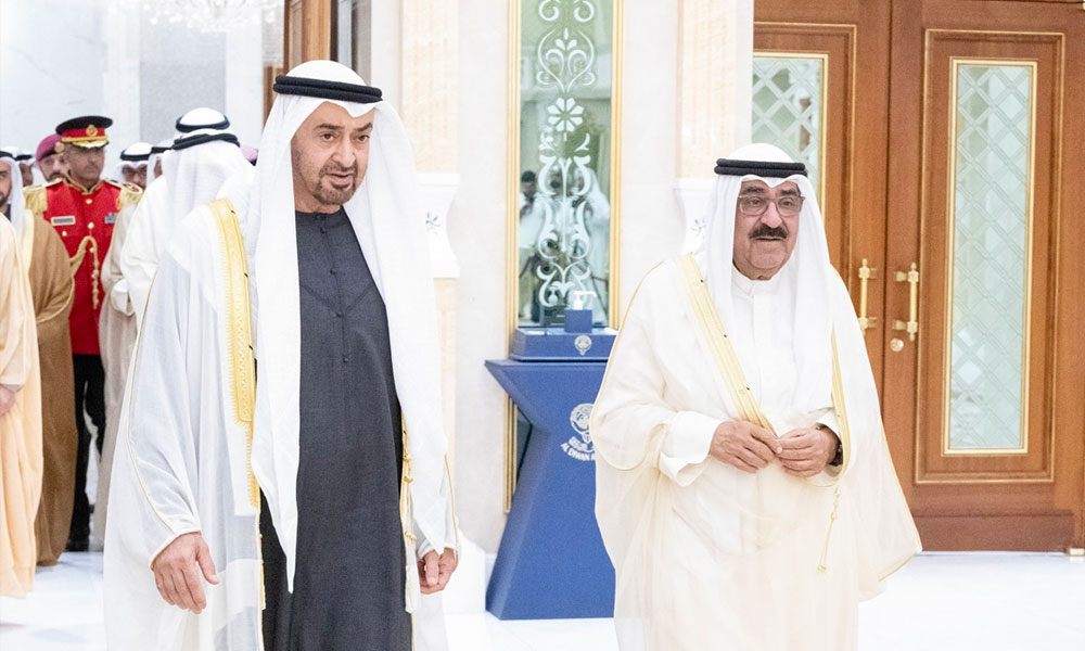 سمو أمير البلاد يتلقى اتصالا من رئيس دولة الإمارات للتهنئة بمناسبة عيد الأضحى المبارك