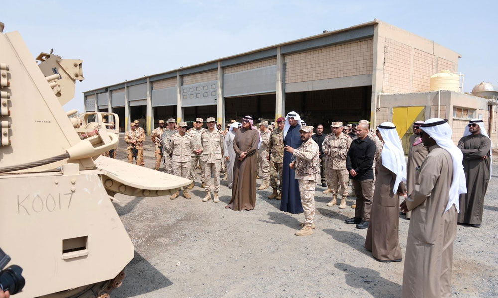 سمو ولي العهد يقوم بزيارة تفقدية لعدد من القواعد والمواقع العسكرية في البلاد