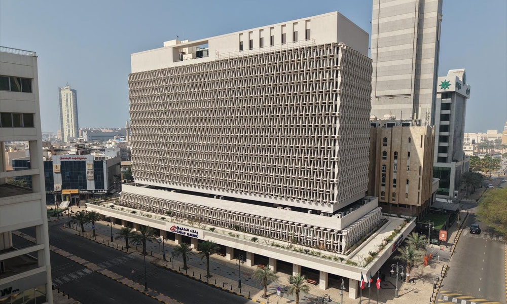 بنك الخليج يؤكد استمرارية أعماله ومواصلة خدماته للأفراد والشركات