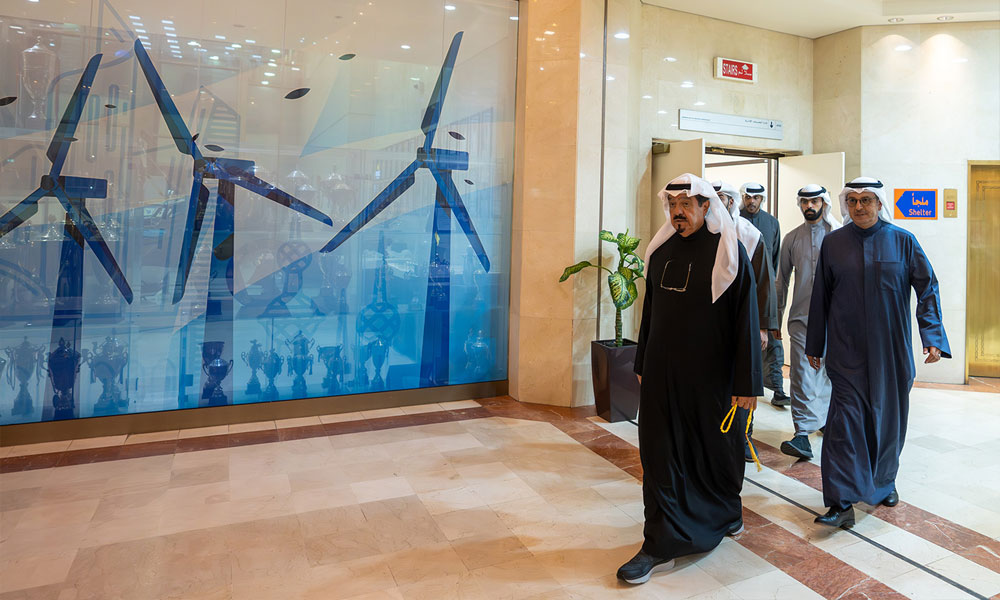 سمو رئيس مجلس الوزراء يقوم بزيارة تفقدية إلى مبنى وزارة الكهرباء والماء والطاقة المتجددة