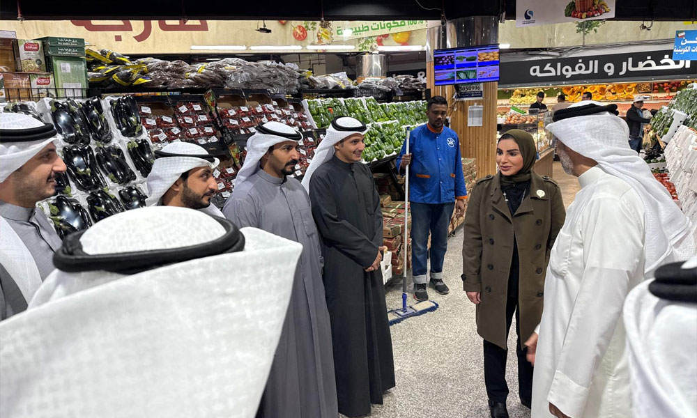 وزيرة الشؤون تتفقد جمعيات تعاونية في محافظتي حولي والعاصمة للاطمئنان على توافر السلع