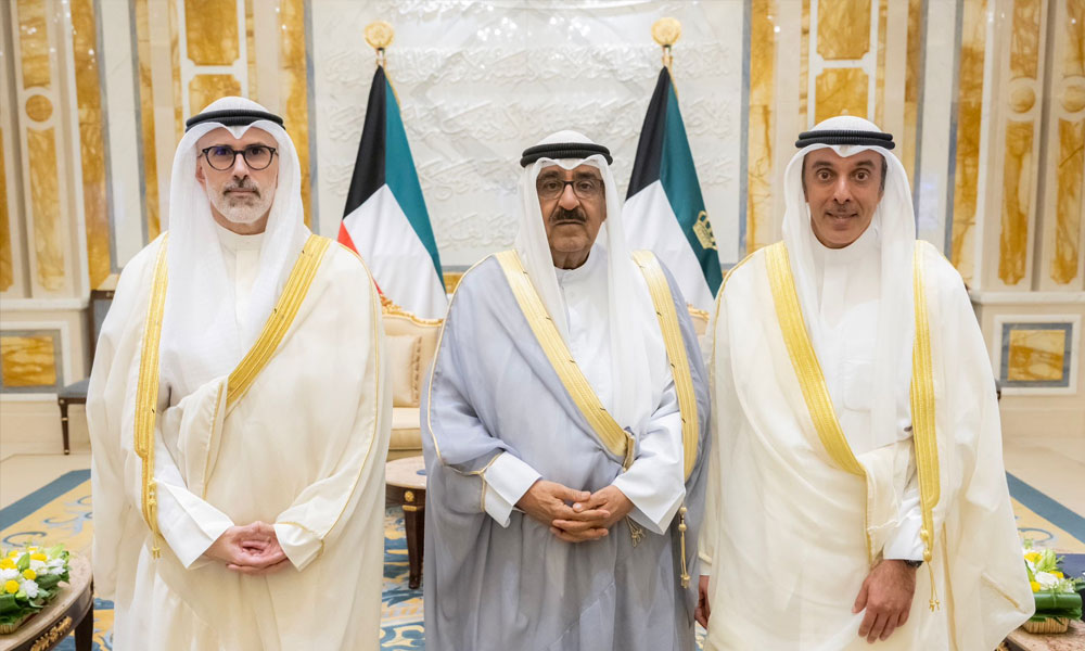 سمو أمير البلاد يستقبل وزير الخارجية ونائبه بمناسبة تعيينه في منصبه الجديد