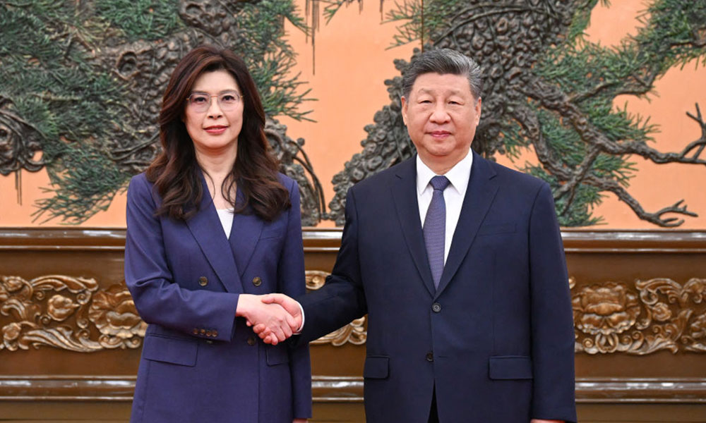 شي يقول لزعيمة المعارضة في تايوان إن الصينيين والتايوانيين سيتّحدون