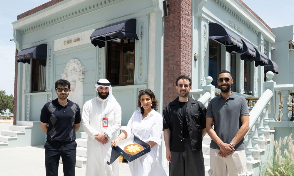 بنك الخليج يواصل دعم المشروعات الكويتية ويُهدي عملاءه كيكة العرفج