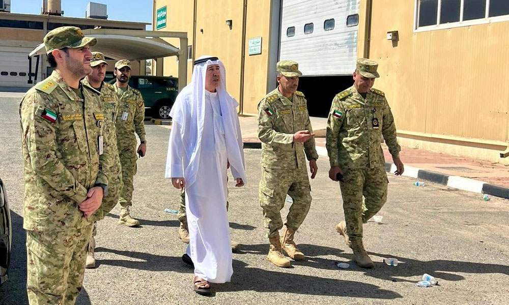 رئيس الحرس الوطني يتفقد أحد مواقع الحرس الذي تعرض لاستهداف بطائرات مسيرة معادية